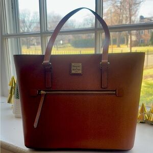 Dooney & Bourke Saffiano  Shopper (color -Natural) NWT